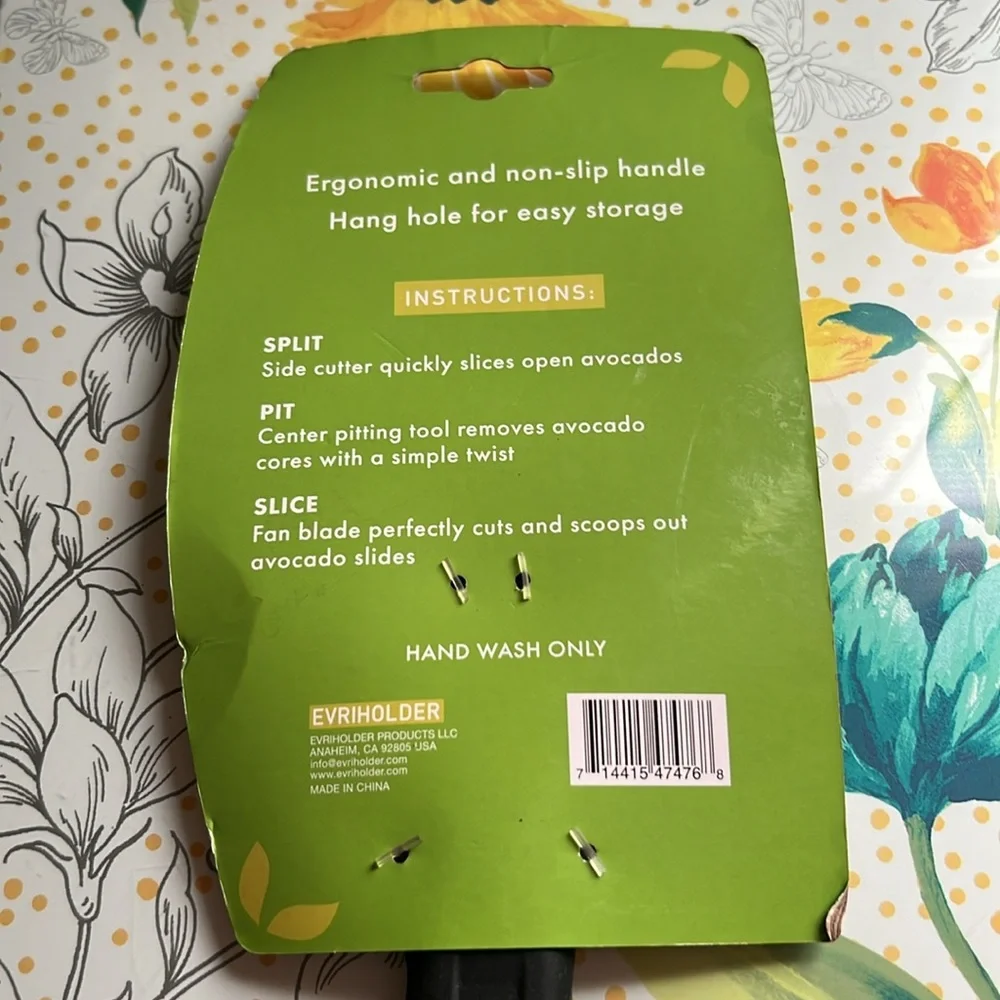 NWT 3 in 1 Avocado Slicer Tool with Grip Handle,